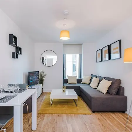 Apartment Contemporary 1 Bed In Media City, Sleeps 4, Free Gym *