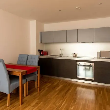 Apartment 1br Apt Near Piccadilly Station By Guestready