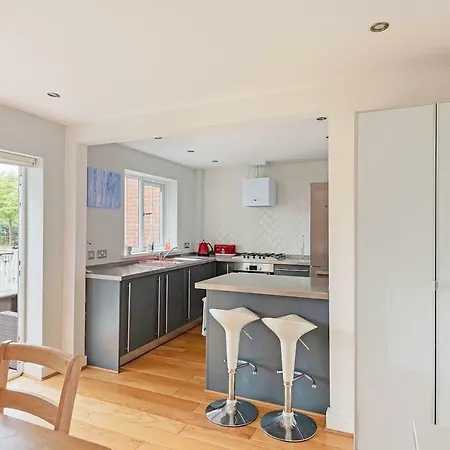 Stunning Large Four Double Bedroom Riverside Manchester