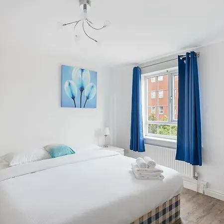 Stunning Large Four Double Bedroom Riverside *