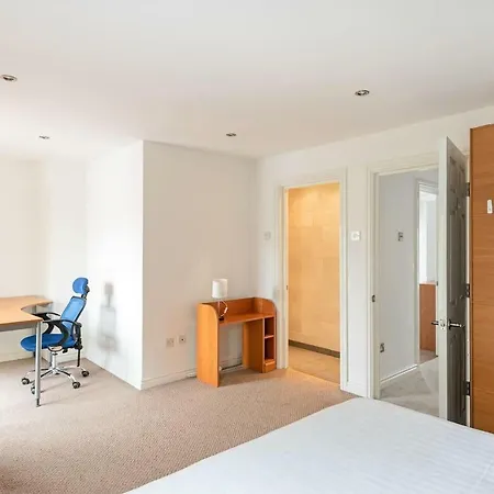 Stunning Large Four Double Bedroom Riverside * Manchester