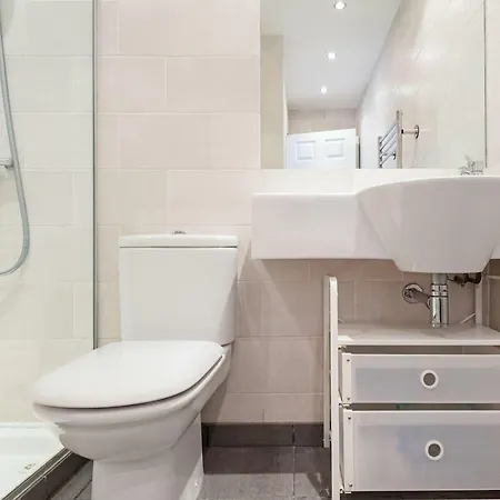 Stunning Large Four Double Bedroom Riverside Manchester