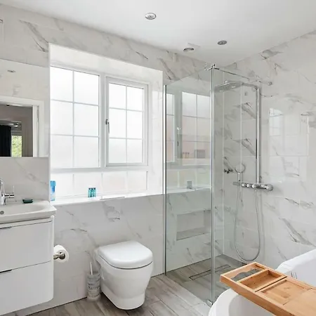 Stunning Large Four Double Bedroom Riverside * Manchester