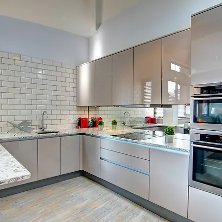 Piccadilly Apartment