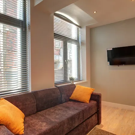 Piccadilly Apartment *
