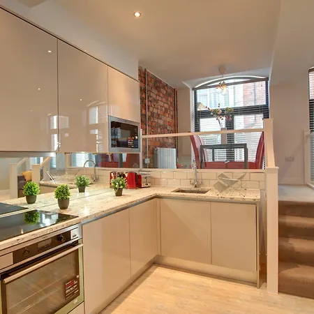 Piccadilly Apartment *
