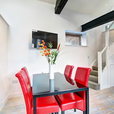 Piccadilly Apartment