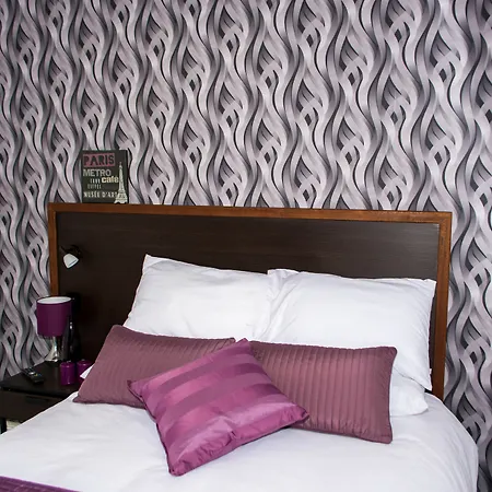 Отель Imperial Salford