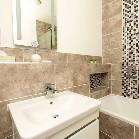 Stunning New Build Modern Apt Extremely Central Near Piccadilly And Gay Vil Lejlighed