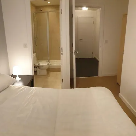 Central By Oxford Road Train Station Apartment *