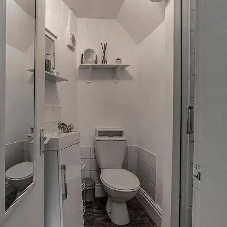 Апартаменты Entire Studio Walking Distance To Mufc! Манчестер