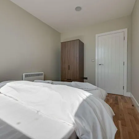Апартаменты Newly Renovated, Top Floor Apt For 4, Central Mcr!