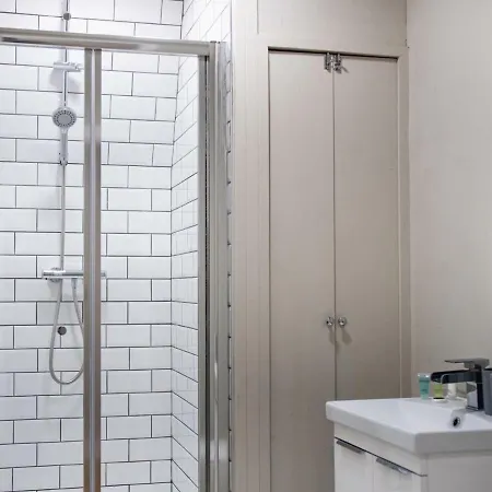 Newly Renovated, Top Floor Apt For 4, Central Mcr! Манчестер