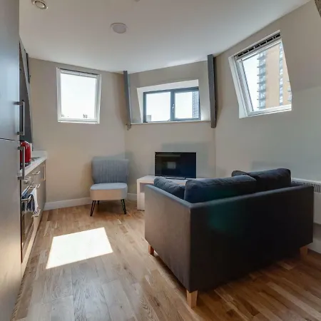 Newly Renovated, Top Floor Apt For 4, Central Mcr! Apartment *
