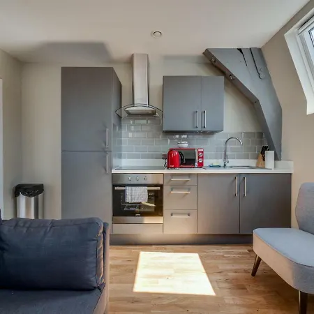 Newly Renovated, Top Floor Apt For 4, Central Mcr! Манчестер