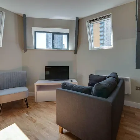 Newly Renovated, Top Floor Apt For 4, Central Mcr! Apartment