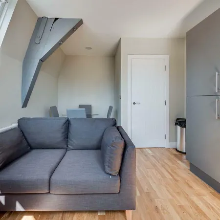 Newly Renovated, Top Floor Apt For 4, Central Mcr! Апартаменты