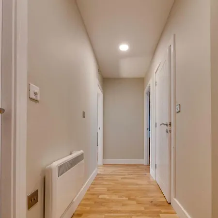 Апартаменты Newly Renovated, Top Floor Apt For 4, Central Mcr! Манчестер