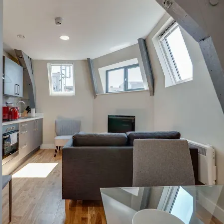 Апартаменты Newly Renovated, Top Floor Apt For 4, Central Mcr!