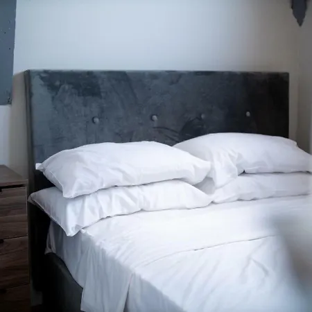 Newly Renovated, Top Floor Apt For 4, Central Mcr!