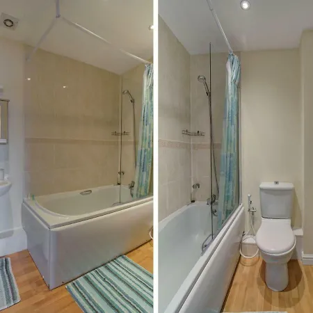 Stylish Townhouse For Up To 8, Central Manchester!