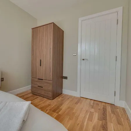 Апартаменты Newly Renovated, Top Floor Apt For 4, Central Mcr!