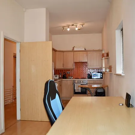 Spacious 1 Bedroom In *