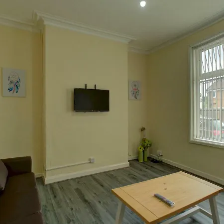 Entire 4 Bed W Free Parking East Manchester!