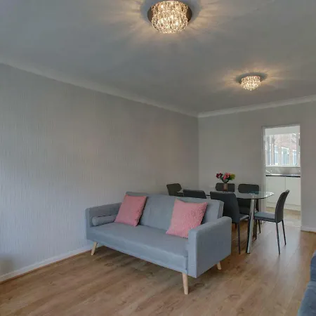 Two Bed Apt For 6 By Beautiful Clowes Park, Mcr! Apartmán