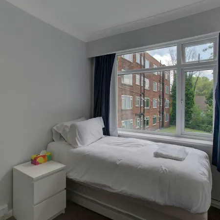 Two Bed Apt For 6 By Beautiful Clowes Park, Mcr! Manchester