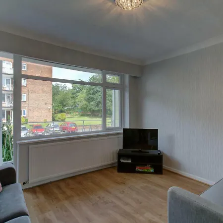 Two Bed Apt For 6 By Beautiful Clowes Park, Mcr! * Manchester
