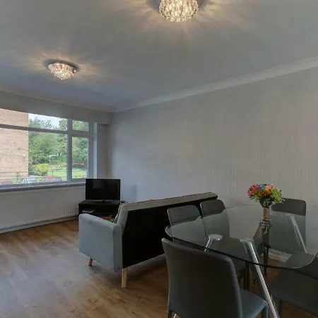 Two Bed Apt For 6 By Beautiful Clowes Park, Mcr! Apartmán Manchester