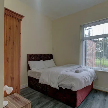 Entire 4 Bed W Free Parking East Manchester! Manchester