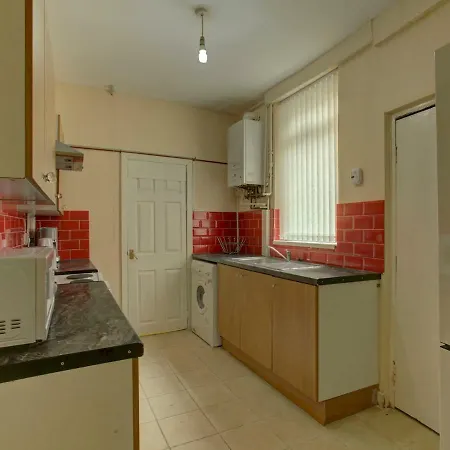Entire 4 Bed W Free Parking East Manchester! Holiday home Manchester