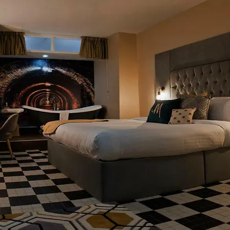 Hotel Hall