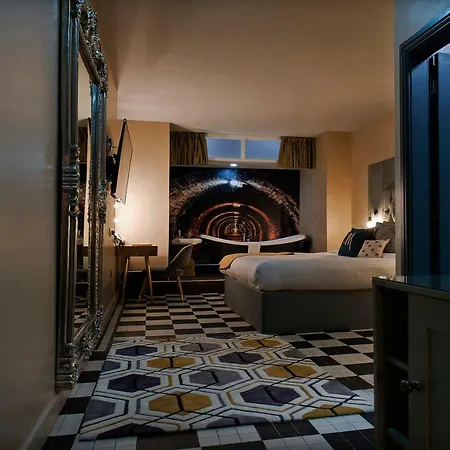 Hall Hotel 4*