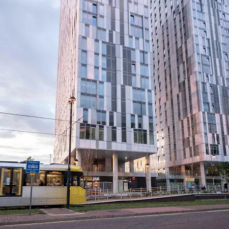 'stunning 2br Apt Salford Quays -free Gym & Parking Manchester