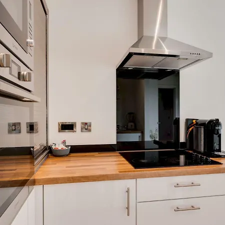 'stunning 2br Apt Salford Quays -free Gym & Parking Manchester