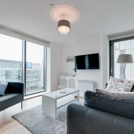 'stunning 2br Apt Salford Quays -free Gym & Parking Manchester