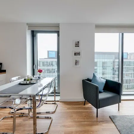Apartmán 'stunning 2br Apt Salford Quays -free Gym & Parking Manchester