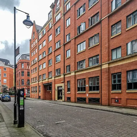 Delightful & Spacious 2bd Apt For 6, Mcr! *