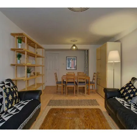 Apartamento Delightful & Spacious 2bd Apt For 6, Mcr!