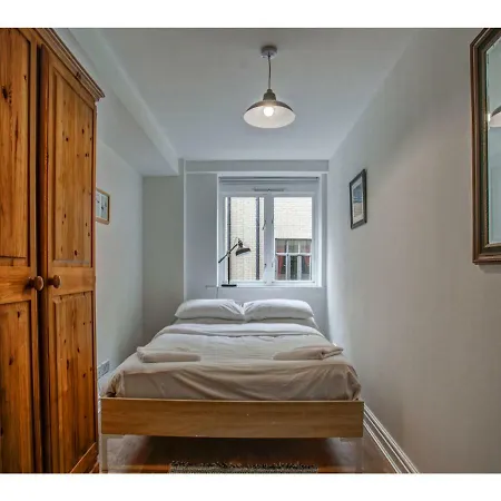 Apartamento Delightful & Spacious 2bd Apt For 6, Mcr!