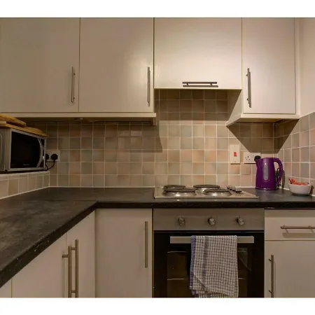 Delightful & Spacious 2bd Apt For 6, Mcr!