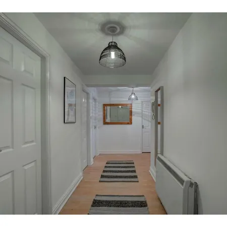Apartamento Delightful & Spacious 2bd Apt For 6, Mcr!