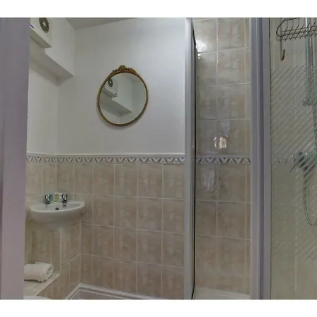 Delightful & Spacious 2bd Apt For 6, Mcr! Apartamento