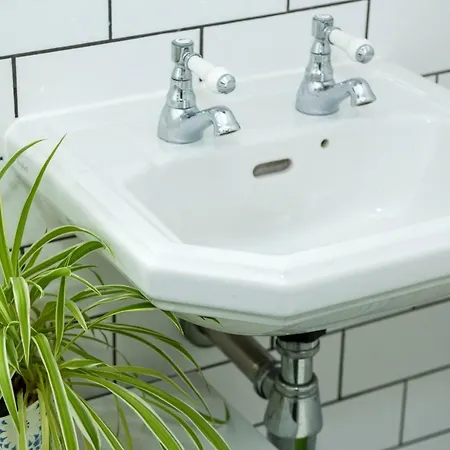 2bed Egerton Road Garden By Guestready