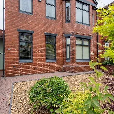 2bed Egerton Road Garden By Guestready