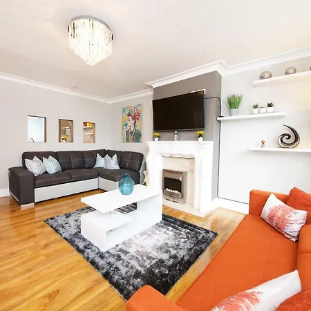 Ferienhaus Luxury Stylish Interior Designed 3 Bedroom House With Garden Near Man City *