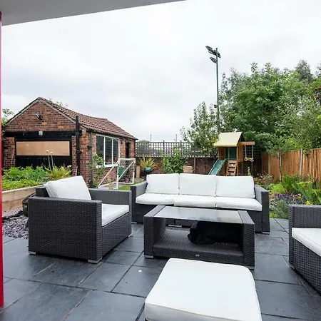 With Garden In By Guestready